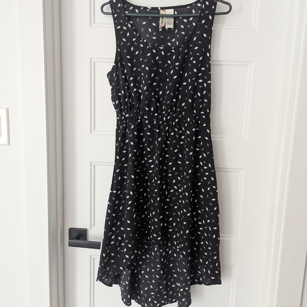 Mimi Chica Black and White Sleeveless Sundress Large